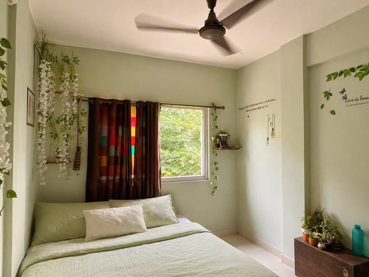Private Room in Peony Housing Society — photo 1 of 3